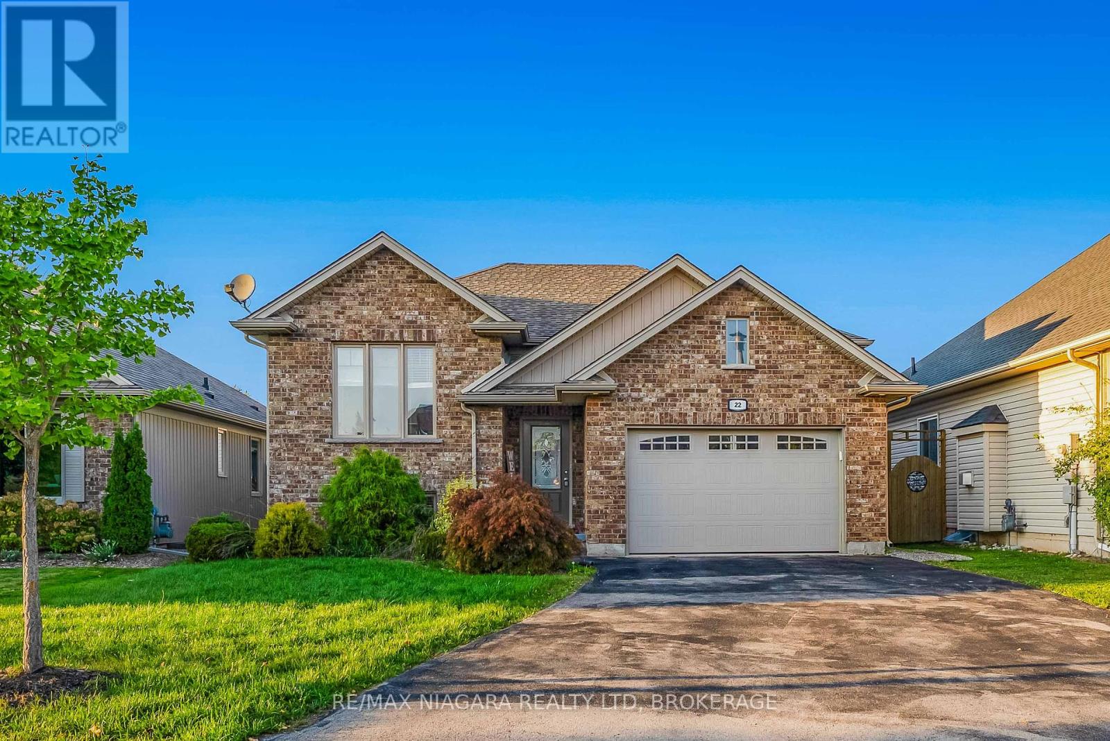 22 Henley Ct, Welland, ON L3B 6E8