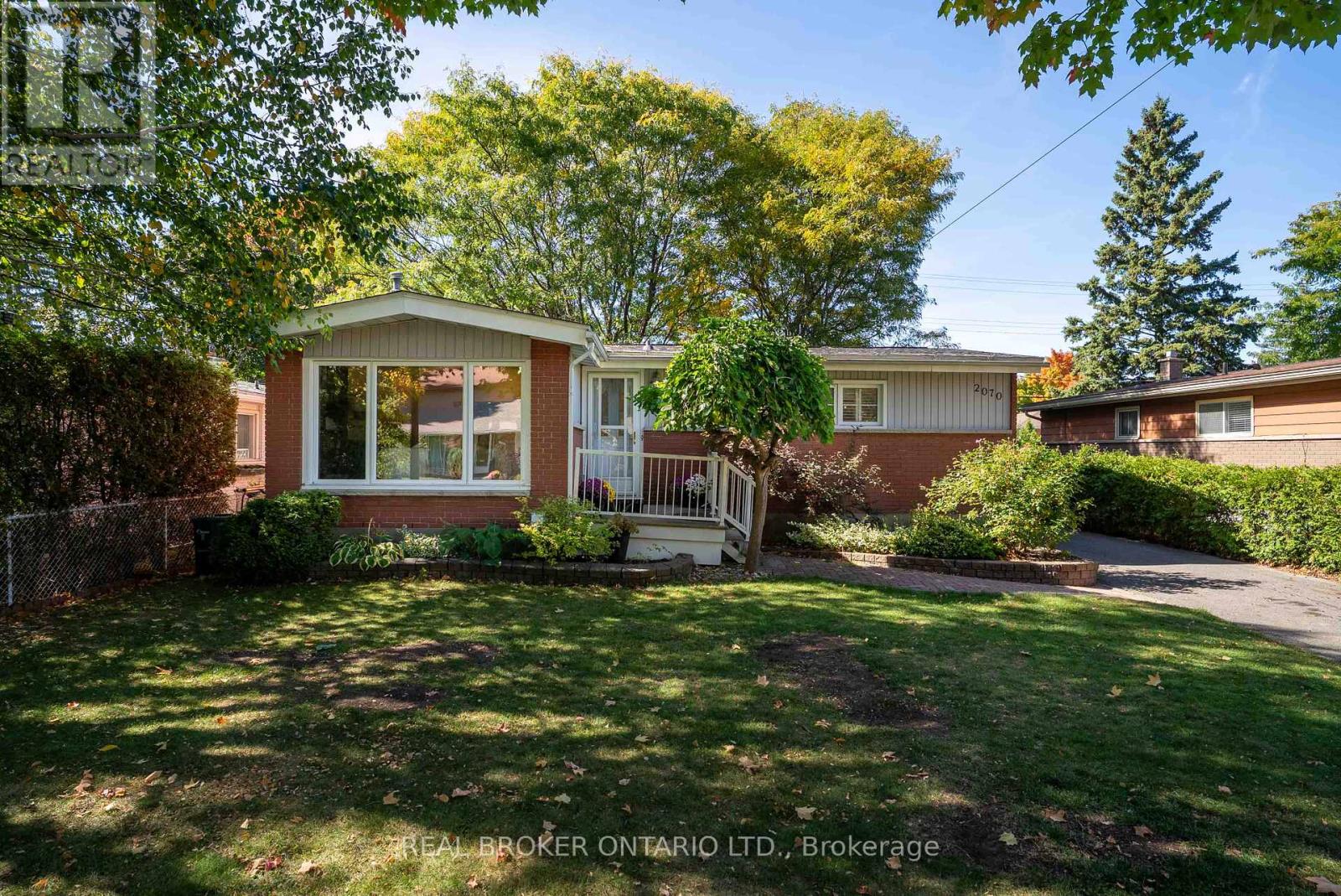 2070 Cornish St, Ottawa, ON K1G 2R8