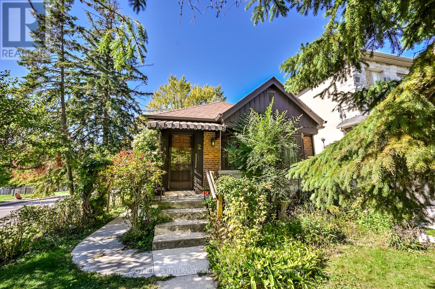 2 Wingate Pl, Toronto, ON M5N 2R1