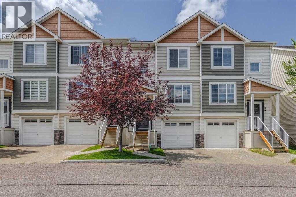 136 Pantego Ln NW, Calgary, AB T3K 0T1