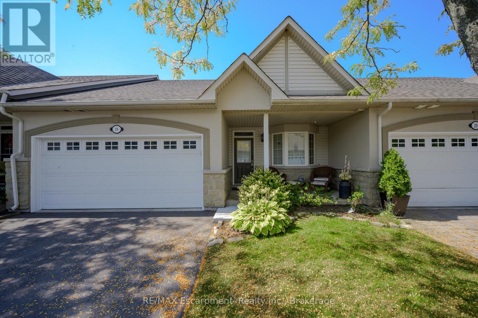 18 212 Stonehenge Dr, Hamilton, ON L9K 1N2