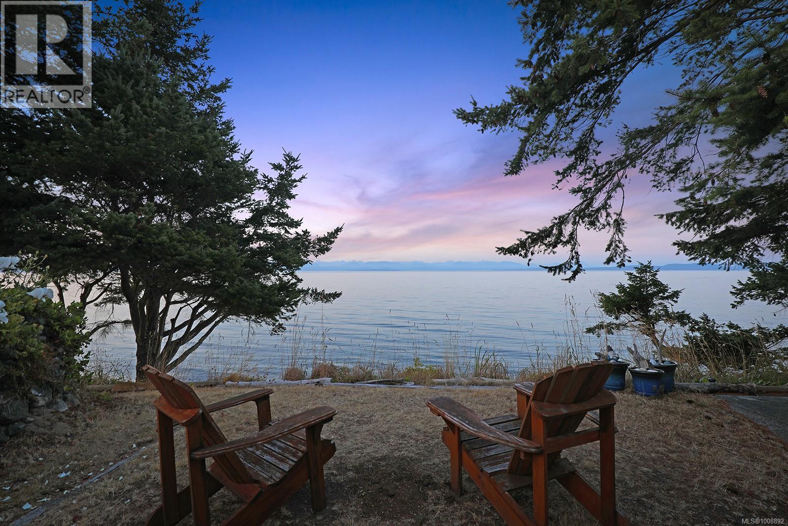 1826 Astra Rd, Comox, BC V9M 4B4