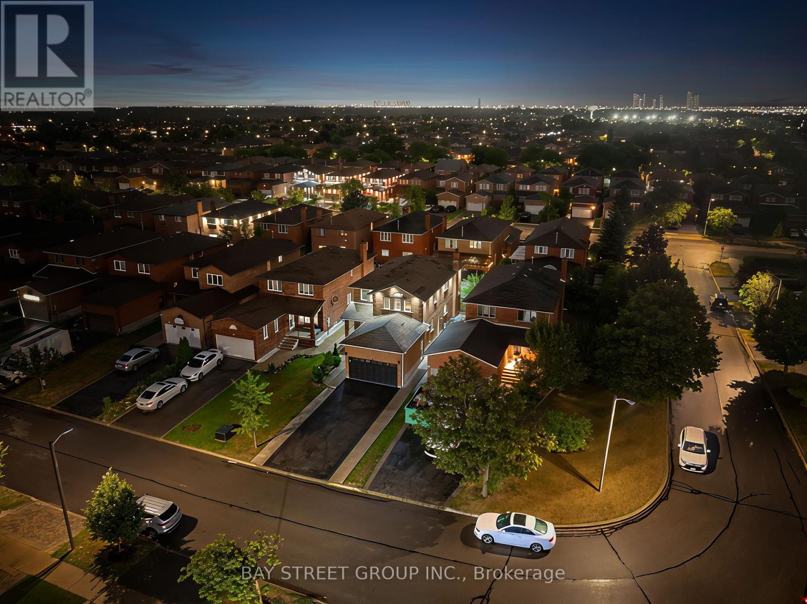 34 Lamp Cres, Vaughan, ON L4L 6J9