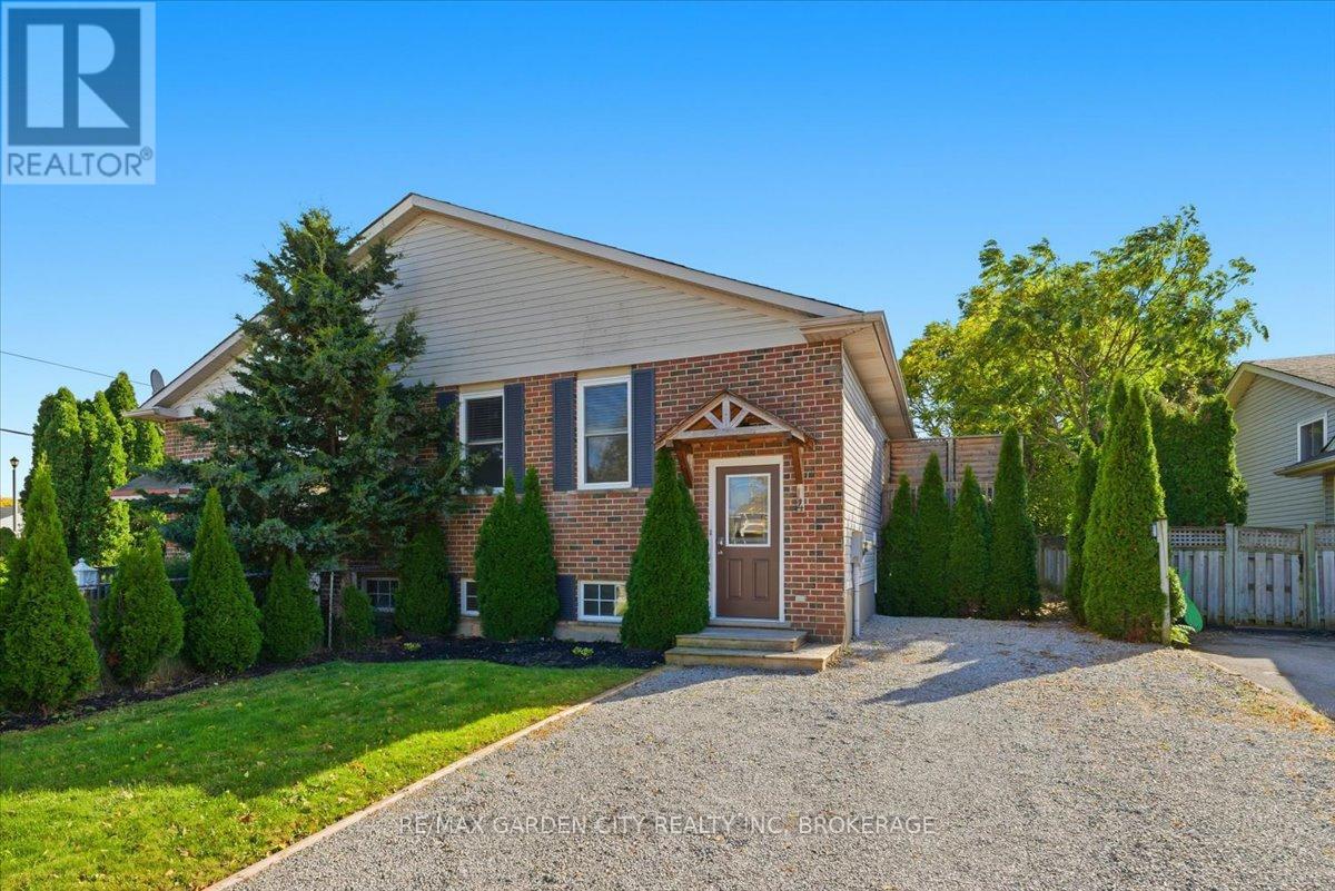 4 Fox Trail Dr, St. Catharines, ON L2S 3T7