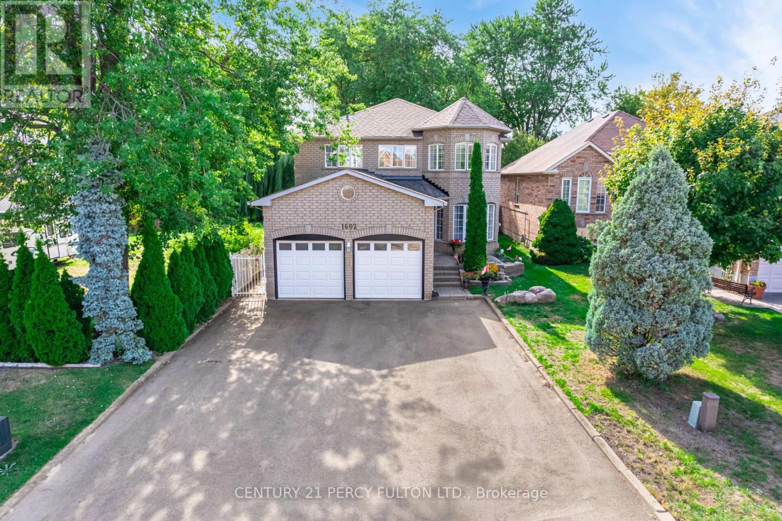 1602 Oakburn St, Pickering, ON L1V 6M9
