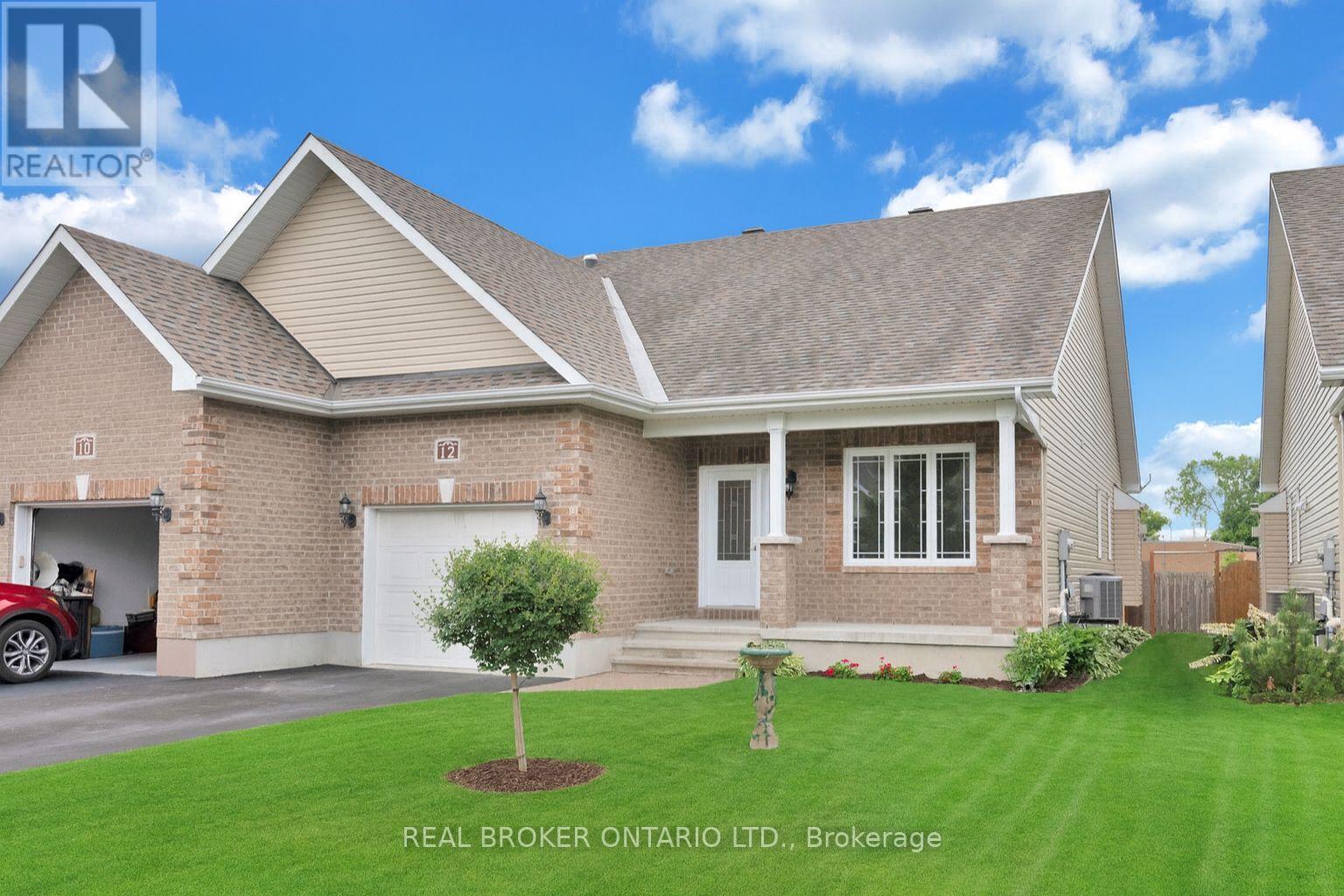12 Abbey Cres, Russell, ON K4R 0B5
