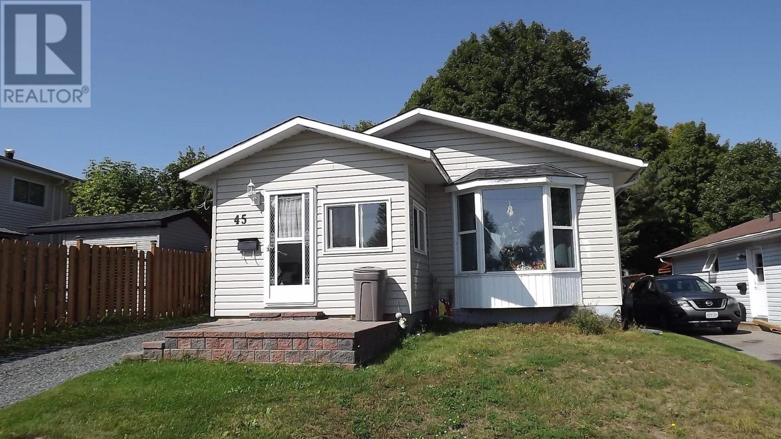 45 Laprairie Cres, Elliot Lake, ON P5A 3B7
