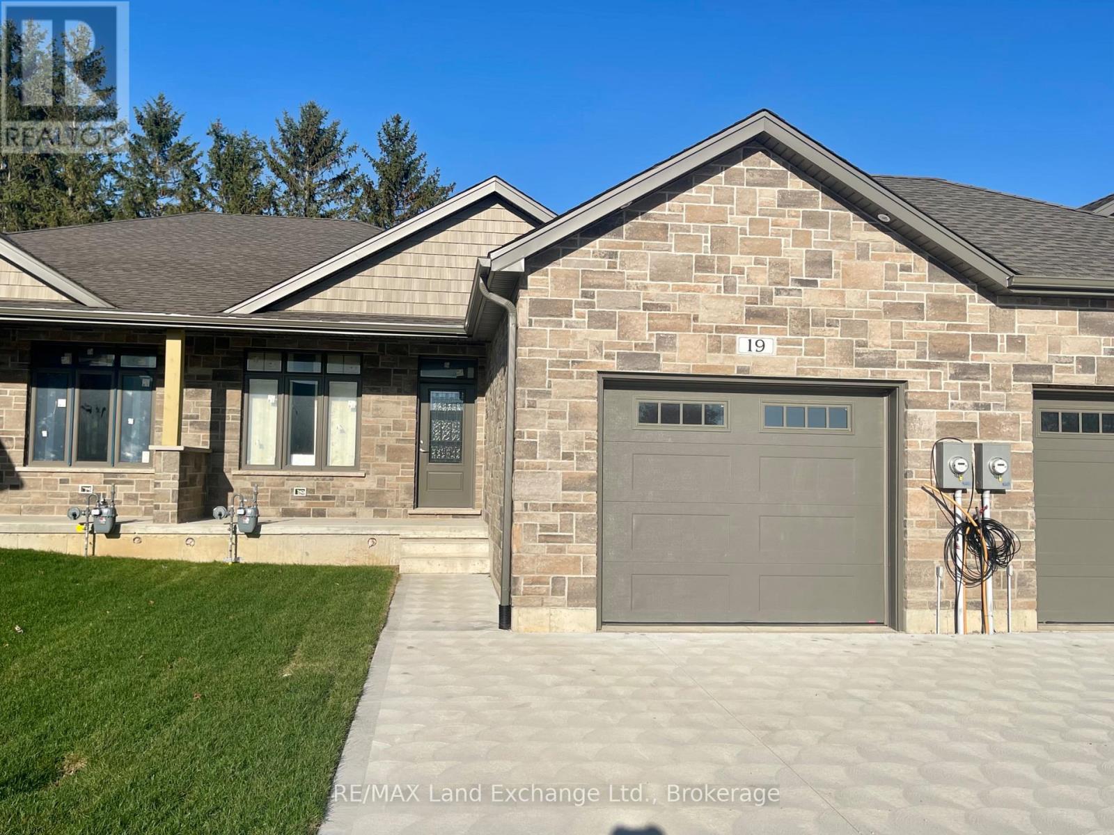 19 Nyah Ct, Kincardine, ON N0G 2T0