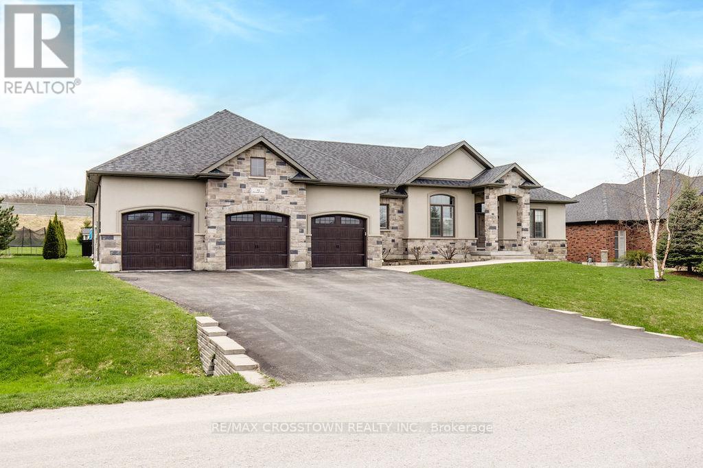 25 Mennill Dr, Springwater, ON L0L 1Y3