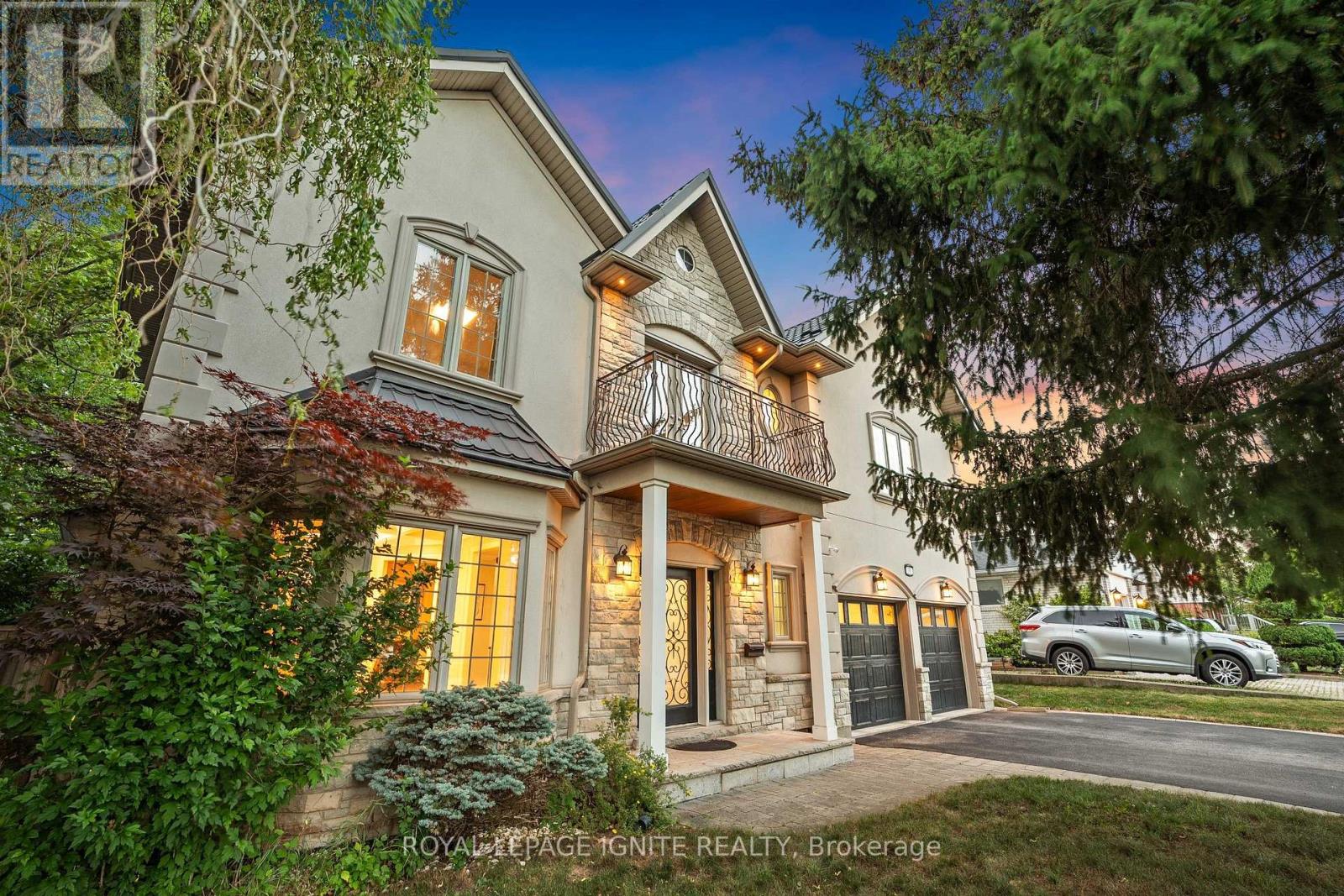31 Ridge Dr, Oakville, ON L6H 1B7
