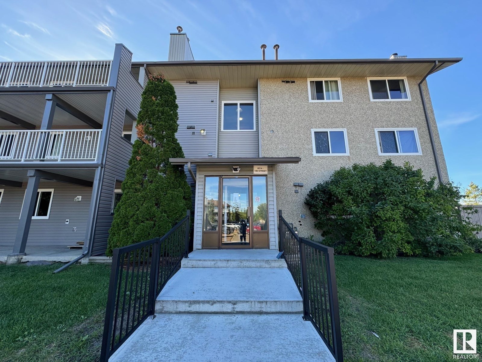 6204 180 Street Northwest #302, Edmonton, AB T5T 3J9