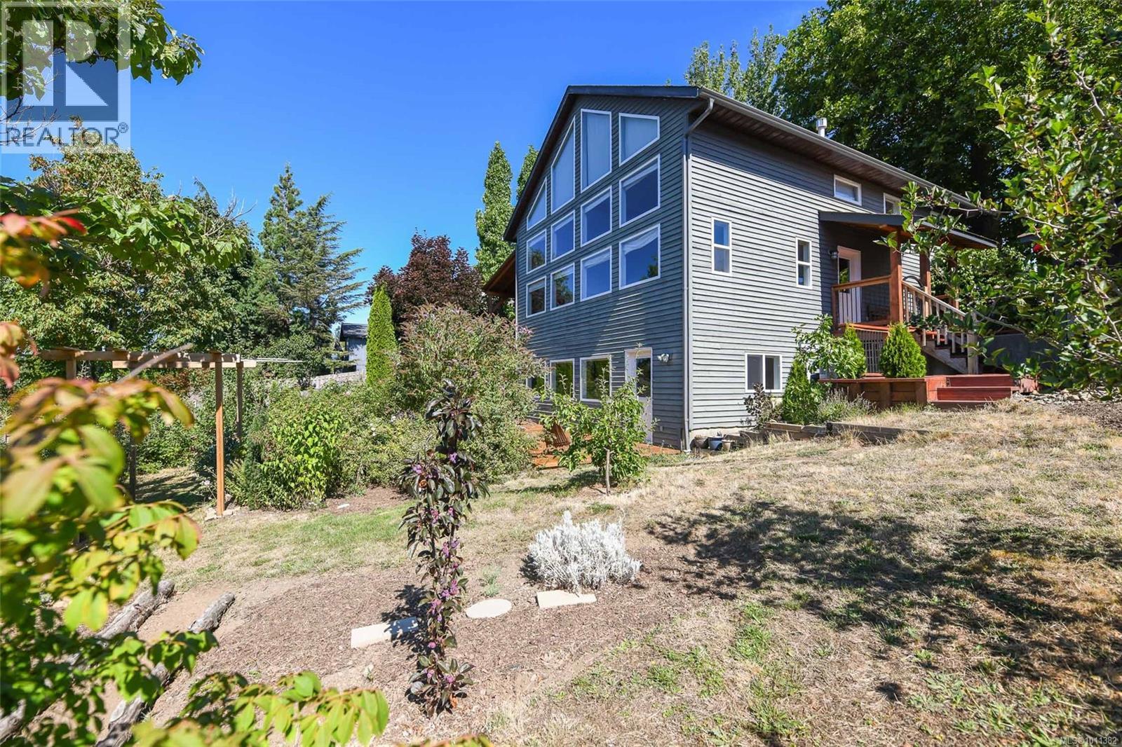 695 Ellcee Pl, Courtenay, BC V9N 7G3