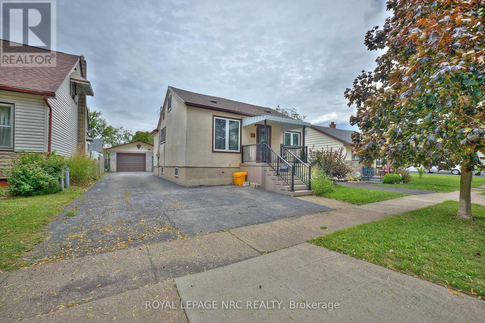 28 Exeter Ave, Welland, ON L3B 4Y1