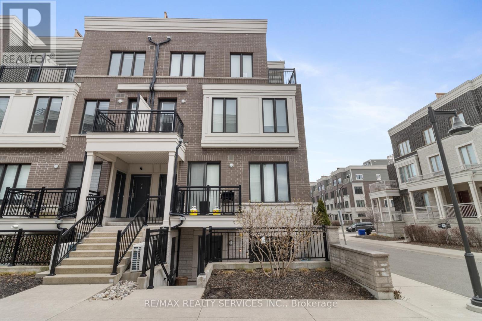 40 70 Eastwood Park Gdns, Toronto, ON M8W 0B2