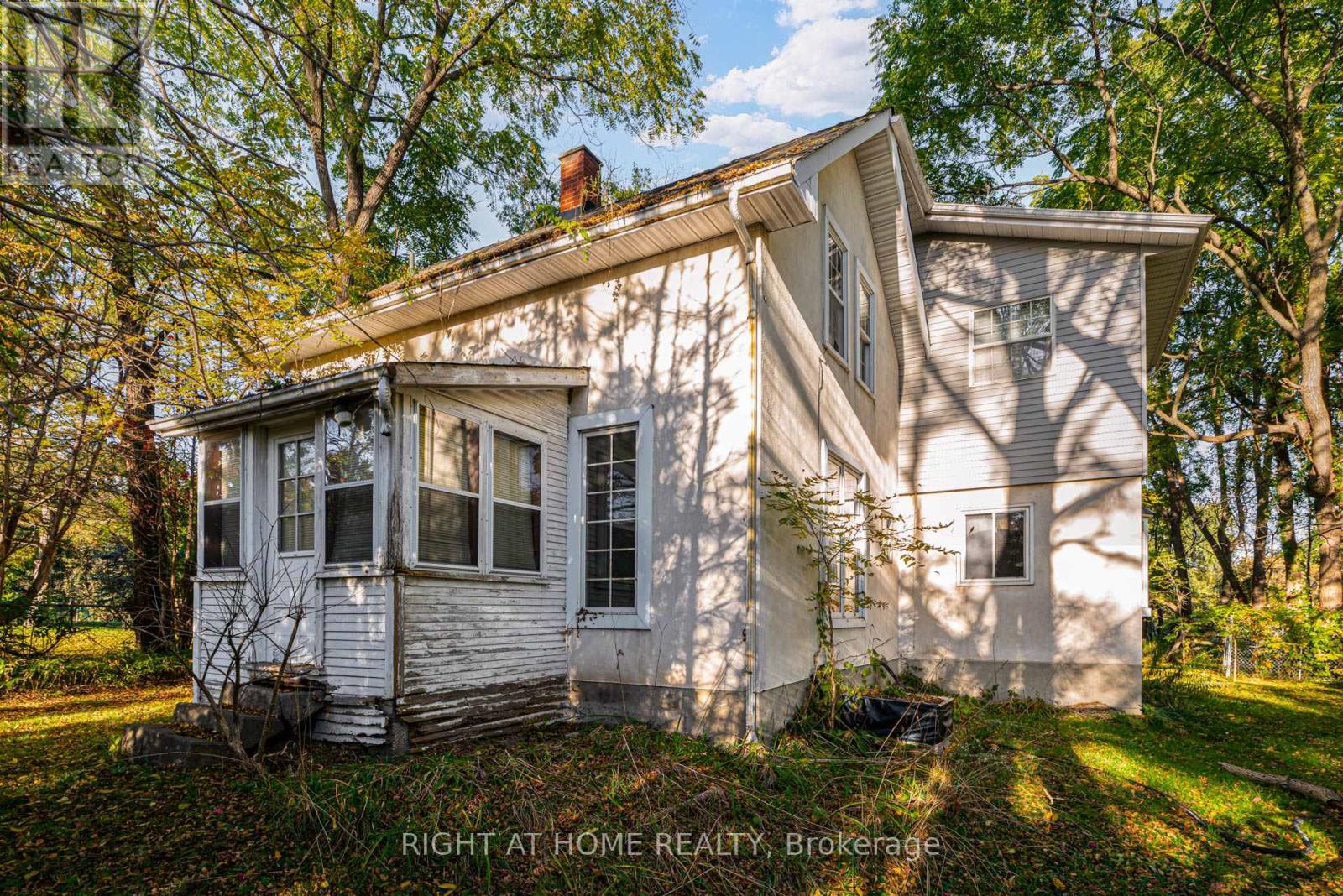315 Main St N, Newmarket, ON L3Y 6V3