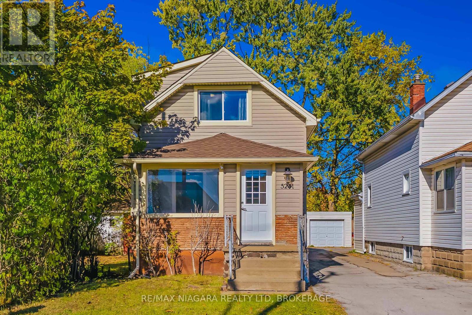 5231 Kitchener St, Niagara Falls Clifton Hill, ON L2G 1B4