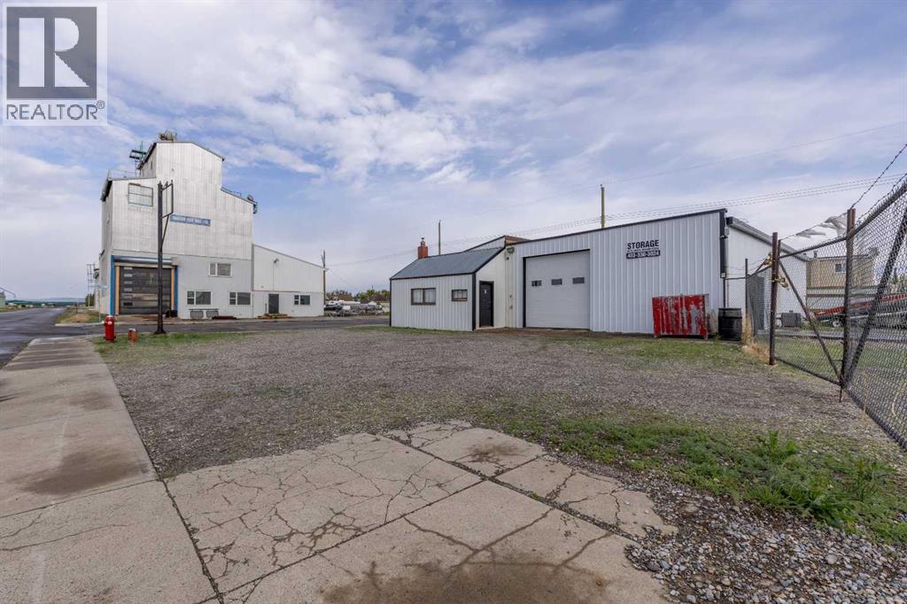 201 215 15 St, Fort Macleod, AB T0L 0Z0