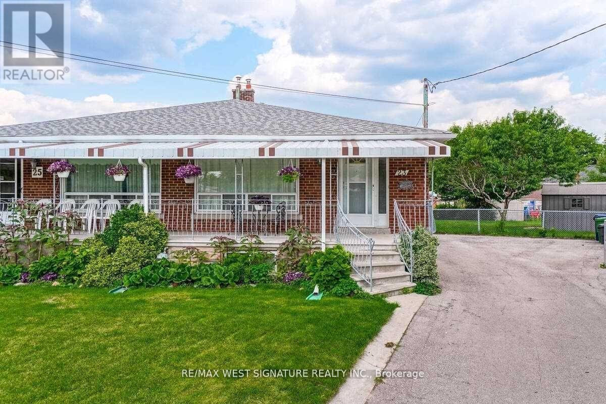 23 Fernando Rd, Toronto Humbermede, ON M9M 2P7
