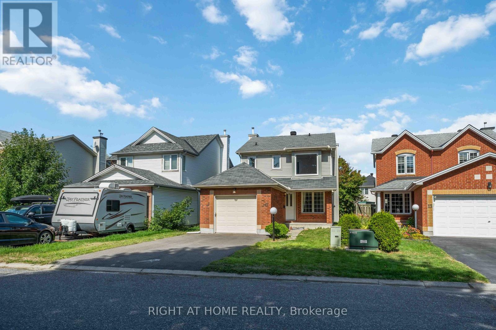 11 Wiltshire Cir, Ottawa, ON K2J 4K9