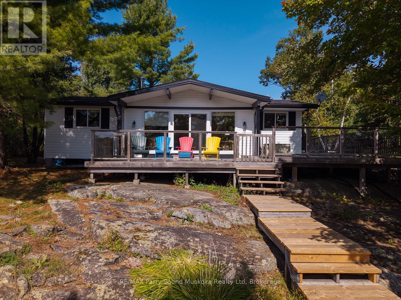 8 Marine Dr, McKellar, ON P0G 1C0