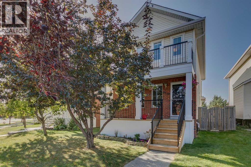 7979 Wentworth Dr SW, Calgary, AB T3H 4P3