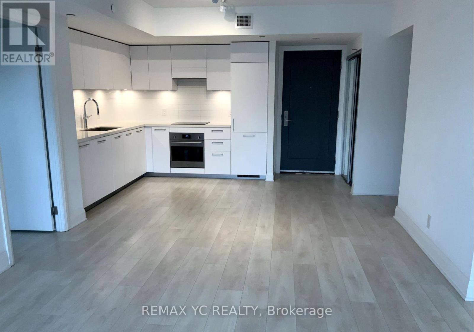 322 33 Frederick Todd Way, Toronto, ON M4G 0C9
