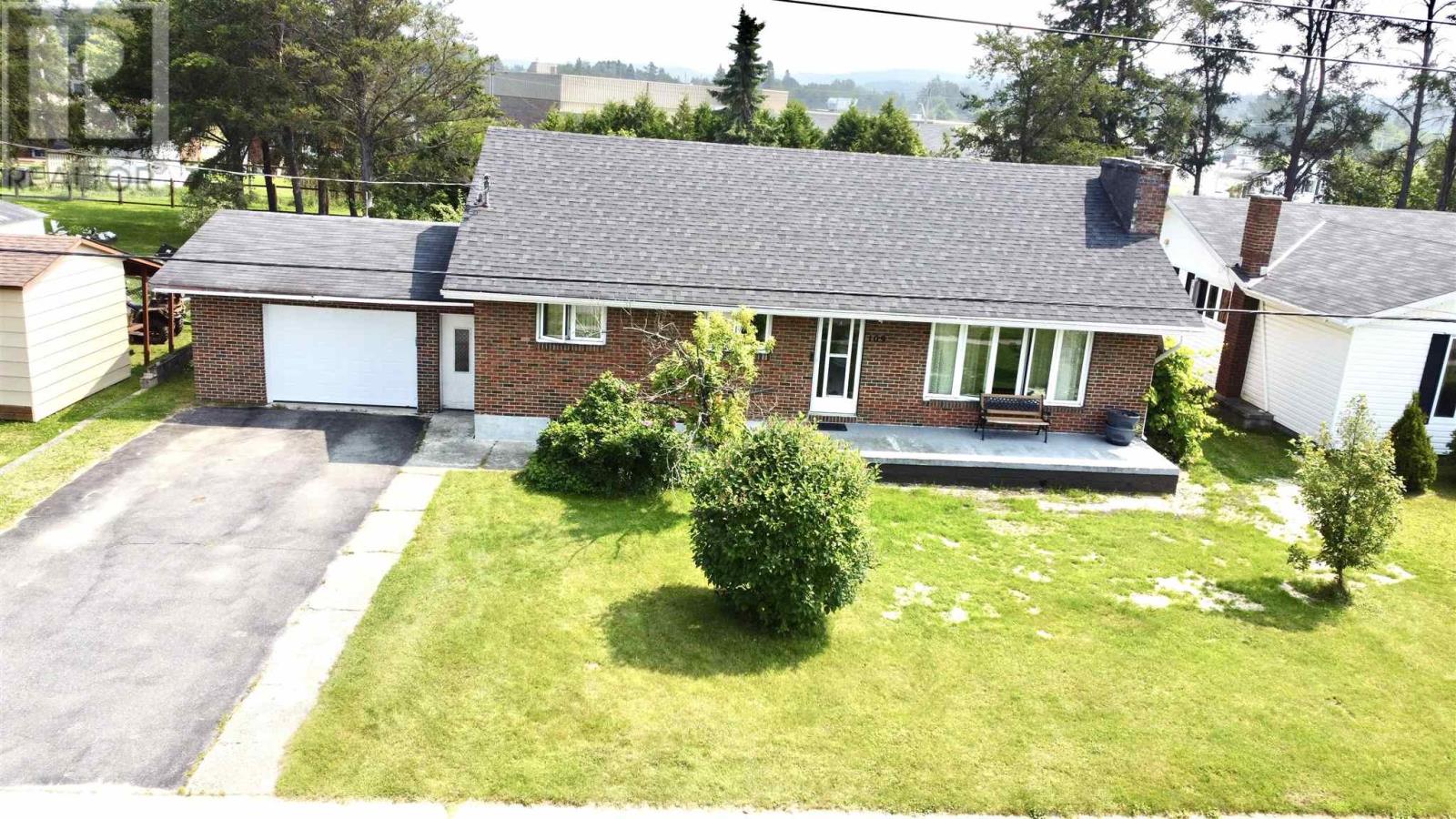 109 Regina Cres, Wawa, ON P0S 1K0