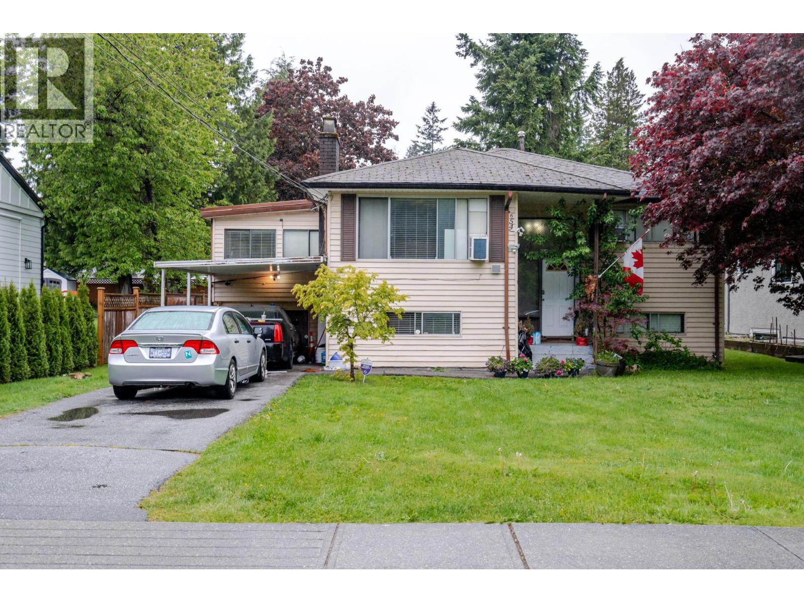 654 Linton St, Coquitlam, BC V3J 6J9