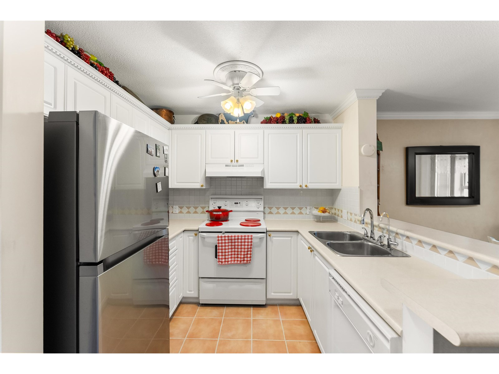 15258 105 Avenue Unit 302, Surrey, BC V3R 0W8