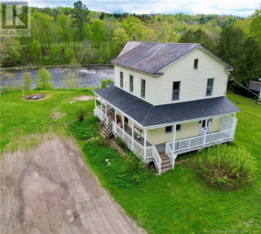 18 Water St, Stanley, NB E6B 1C8