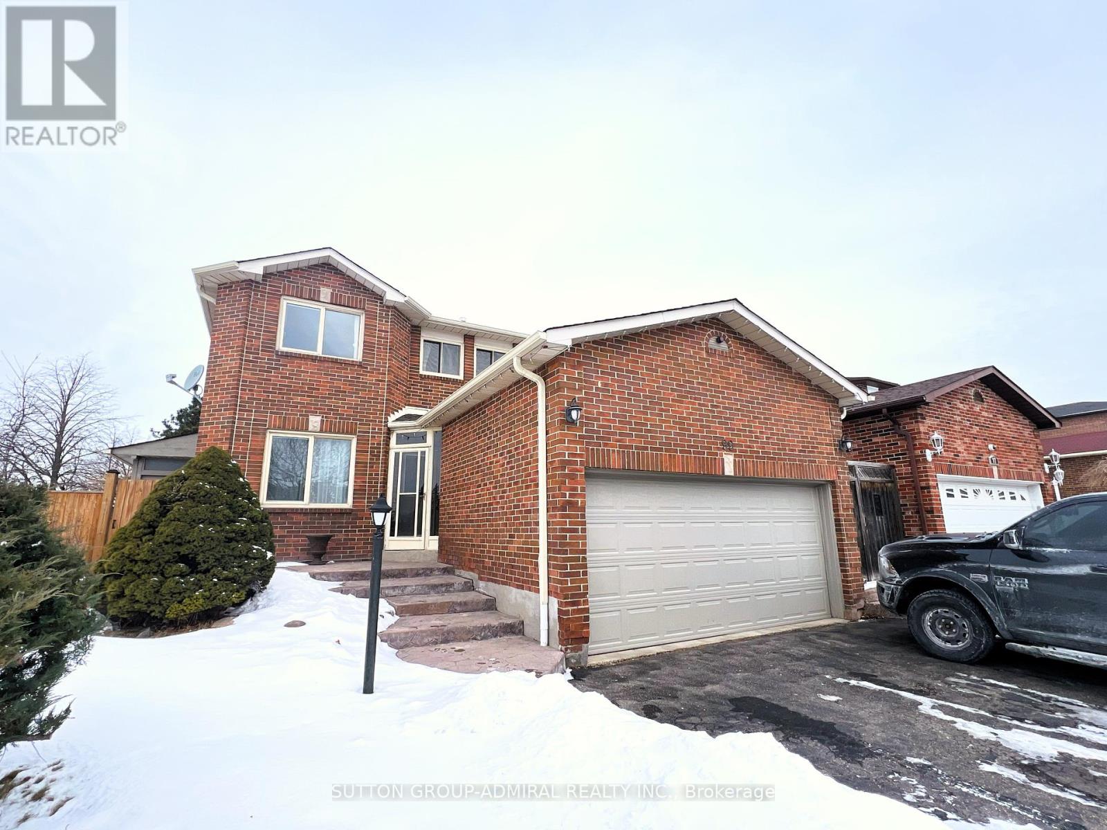 99 Castlehill Rd, Brampton, ON L6X 4C3