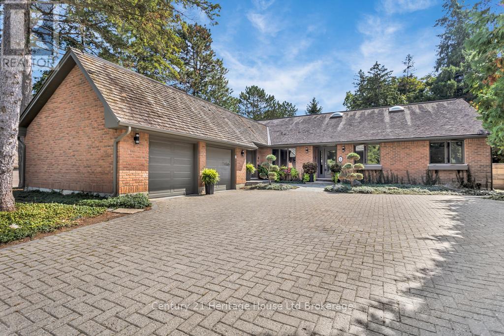 8 Tallwood Cir, London, ON N5X 2S1