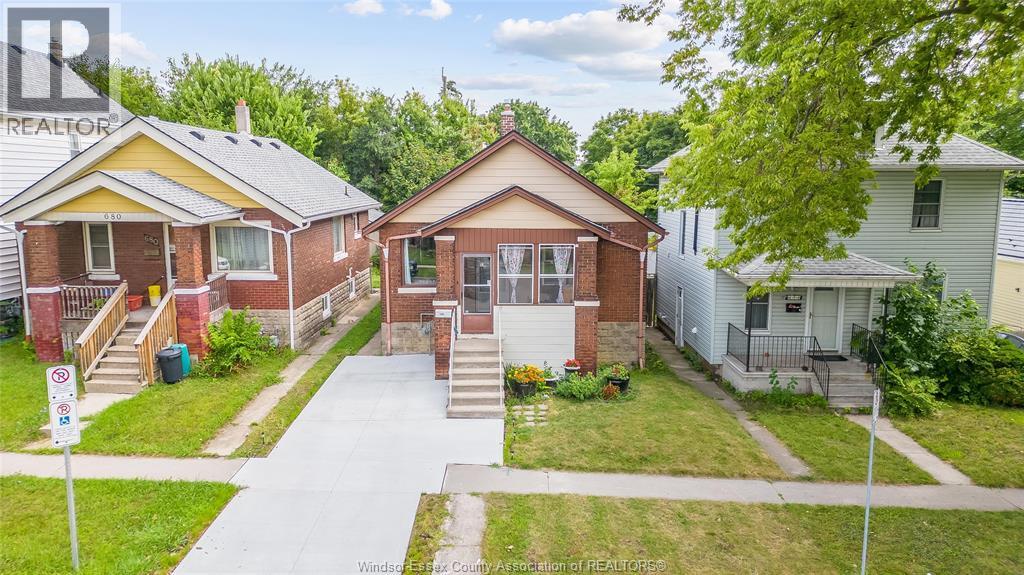 686 Mckay Ave, Windsor, ON N9B 2A1