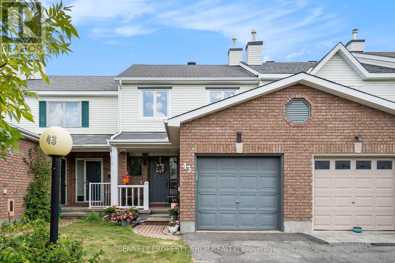 43 Roblyn Way, Ottawa, ON K2G 5Z5