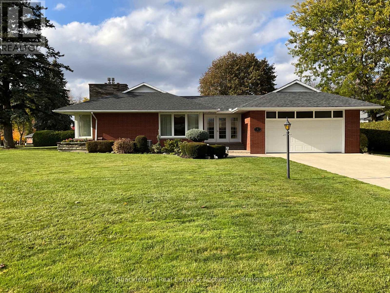 1 Jackson Cres, North Perth Listowel, ON N4W 1K2