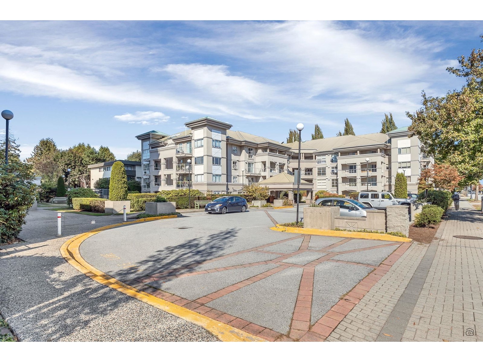 10533 University Drive Unit 206, Surrey, BC V3T 5T7