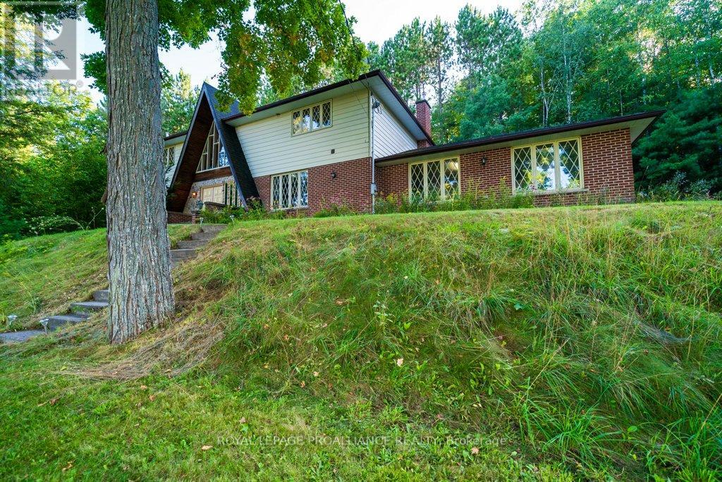17100 Highway 41, Addington Highlands, ON K0H 1K0