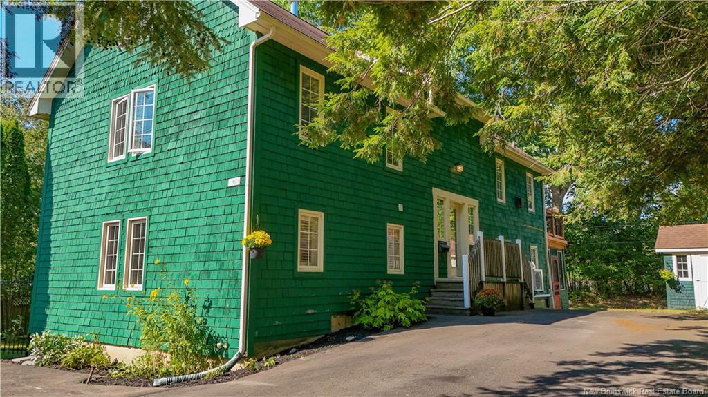 30 Lawson Ct, Fredericton, NB E3A 5G4