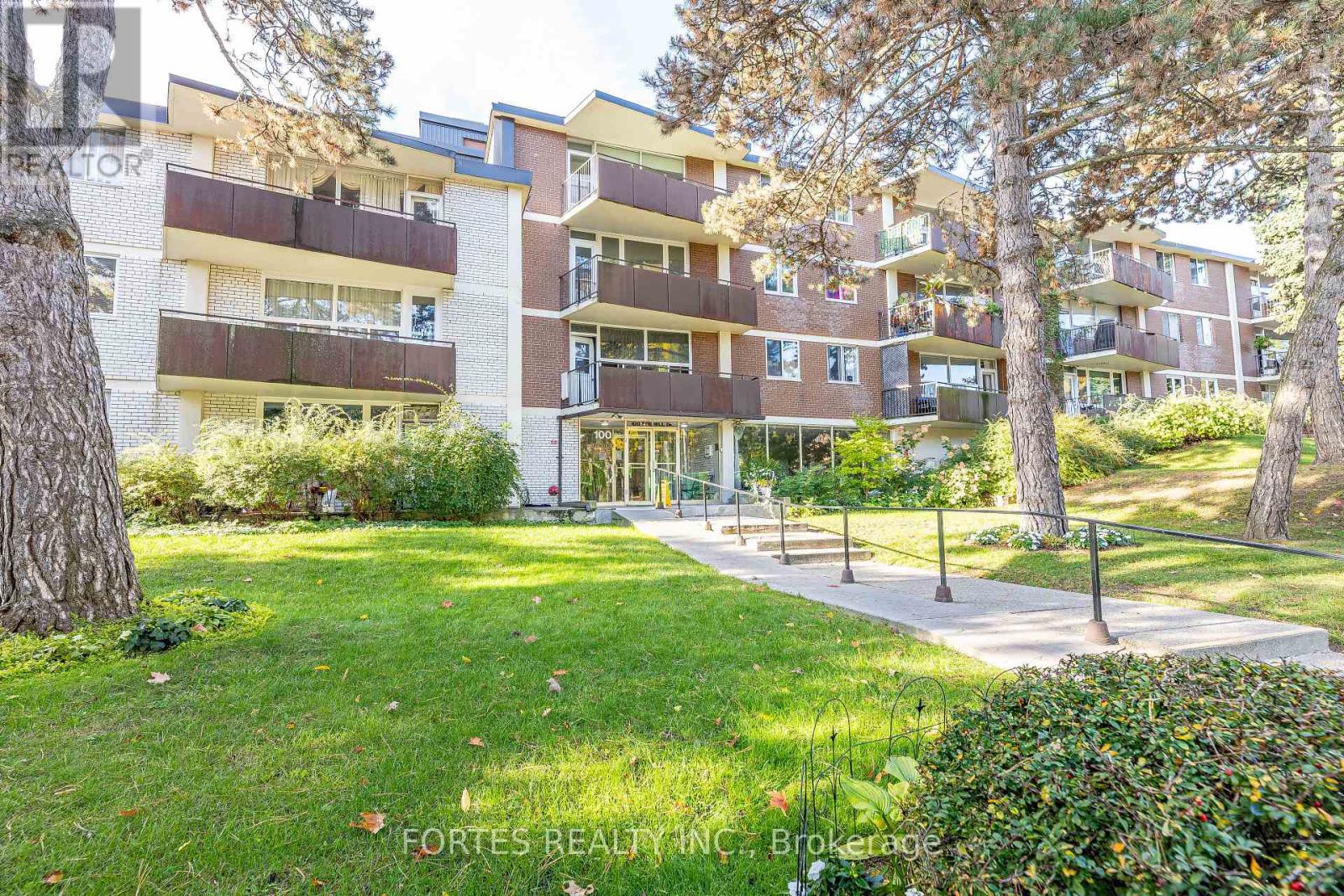 102 100 Coe Hill Dr, Toronto, ON M6S 3E1