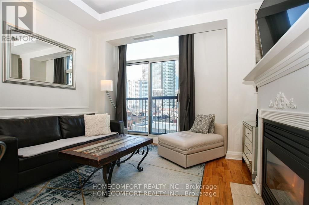 701 8 Wellesley St E, Toronto, ON M4Y 3B2