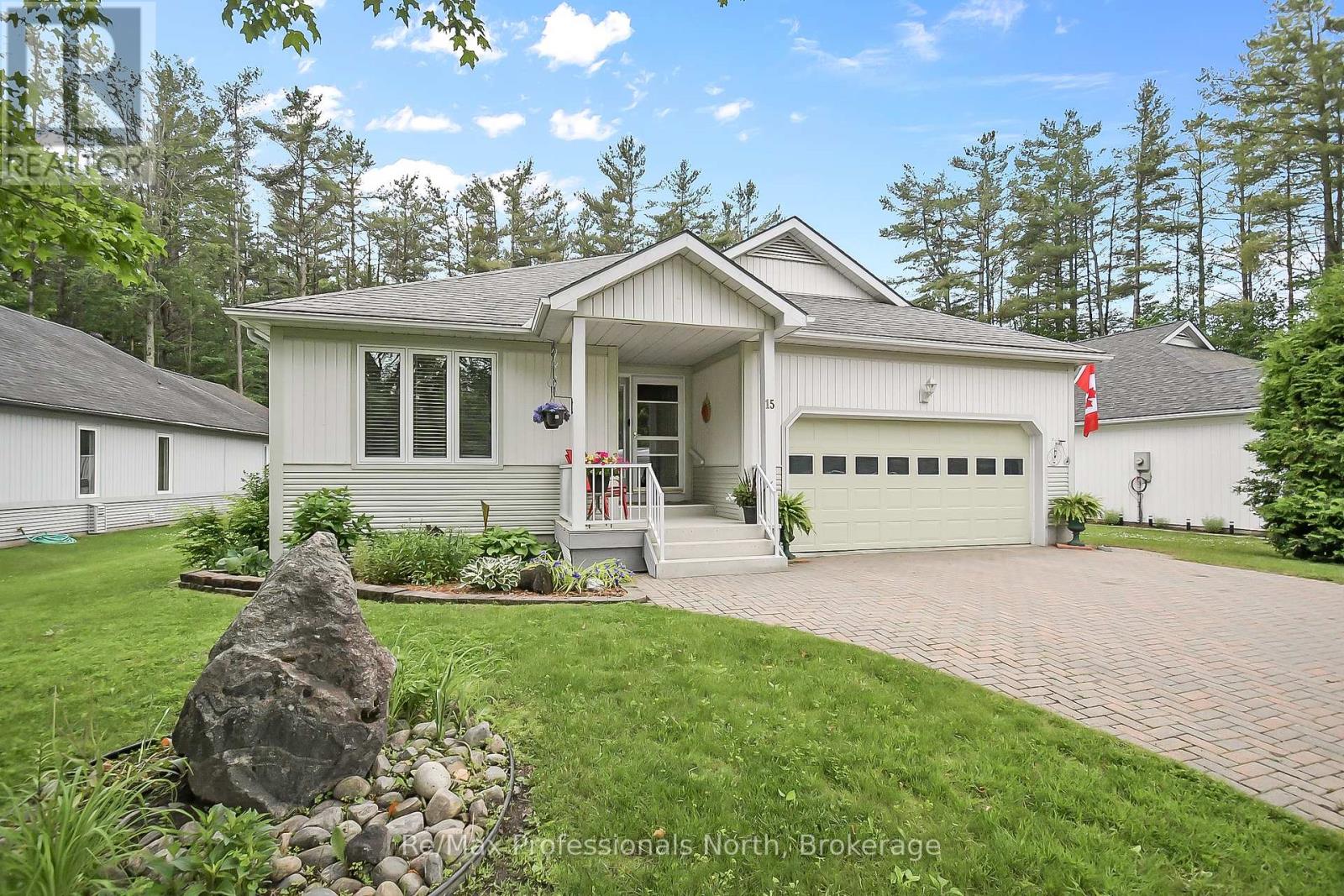 15 Pineridge Gate, Gravenhurst, ON P1P 1Y5