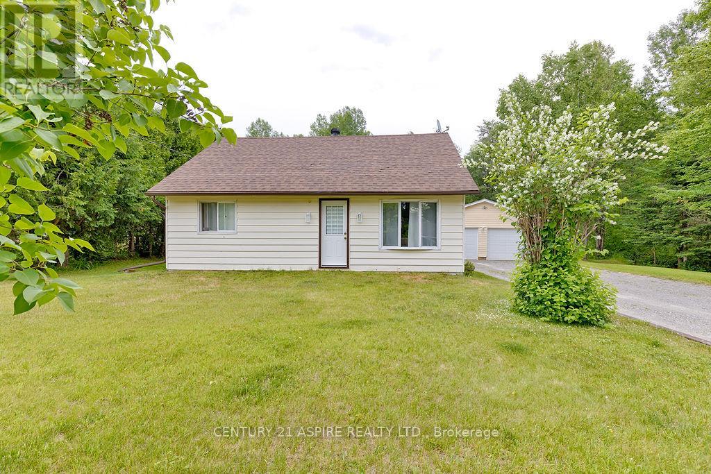 118 Hunts Rd, Laurentian Hills, ON K0J 1J0
