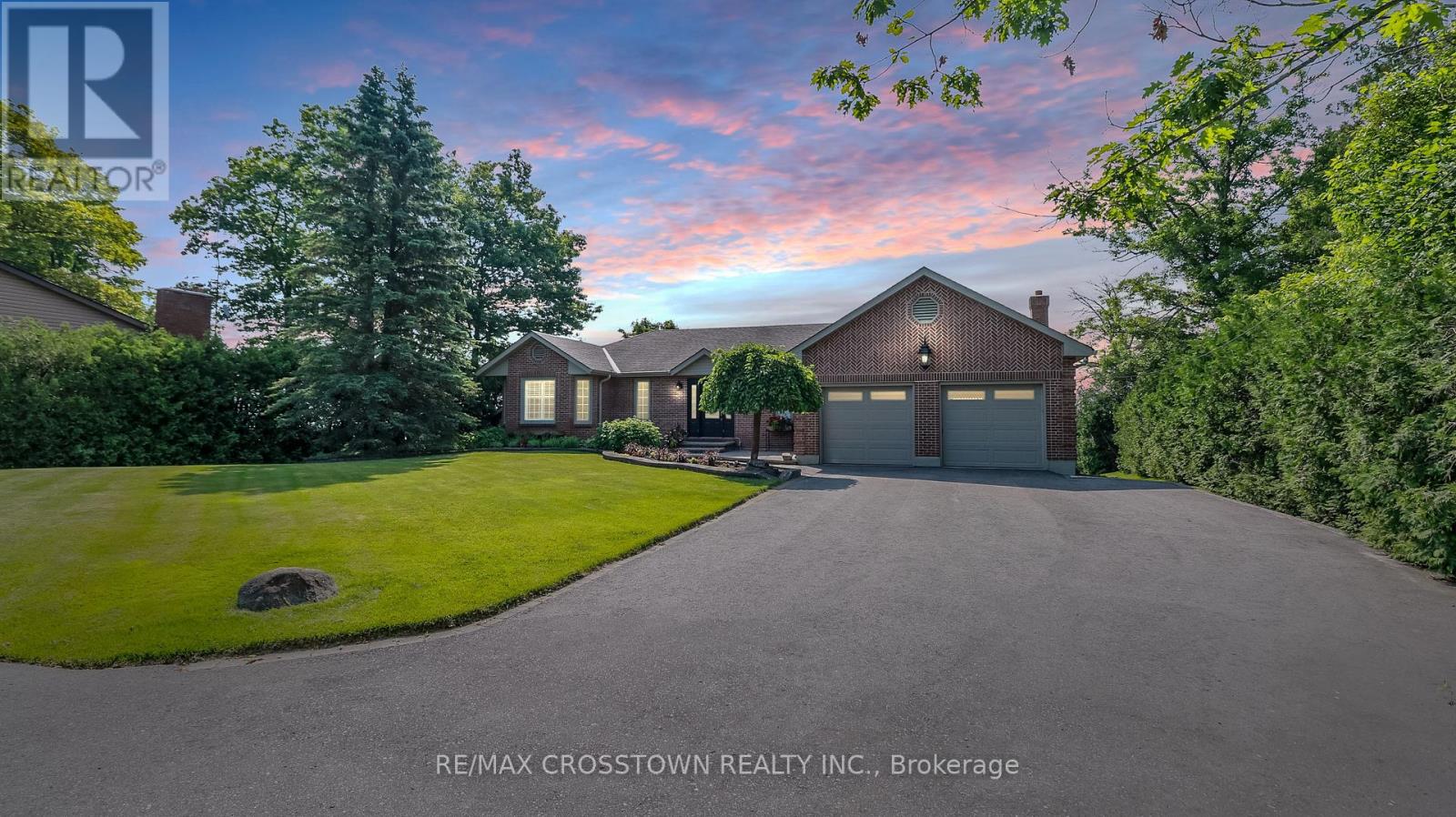 3 Stanley Ave, Oro-Medonte, ON L3V 0K2