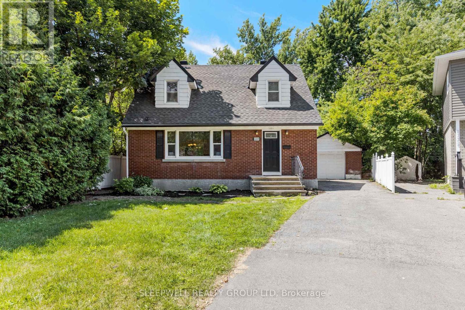 2209 Belair Dr, Ottawa, ON K2C 0X2