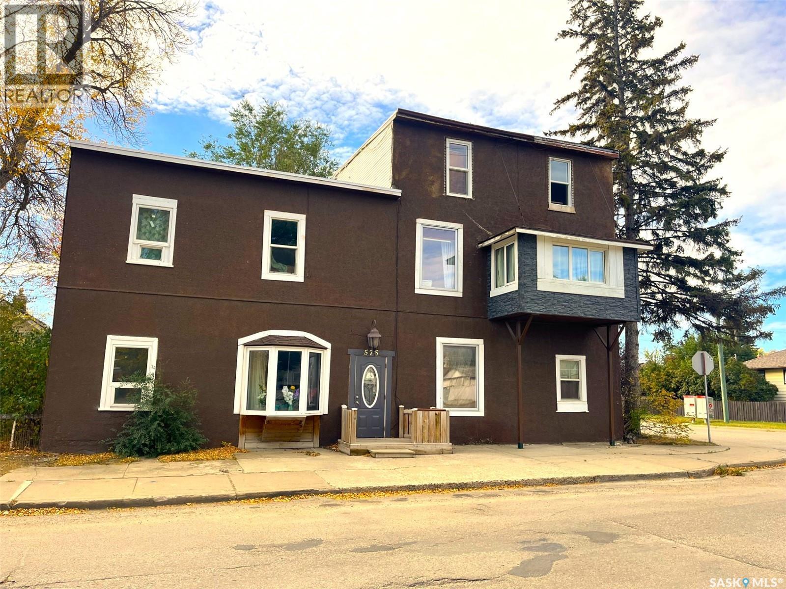 575 Athabasca St W, Moose Jaw, SK S6H 2C5