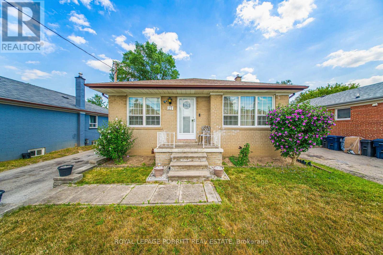 27 Hinton Rd, Toronto Rexdale-kipling, ON M9W 2V4