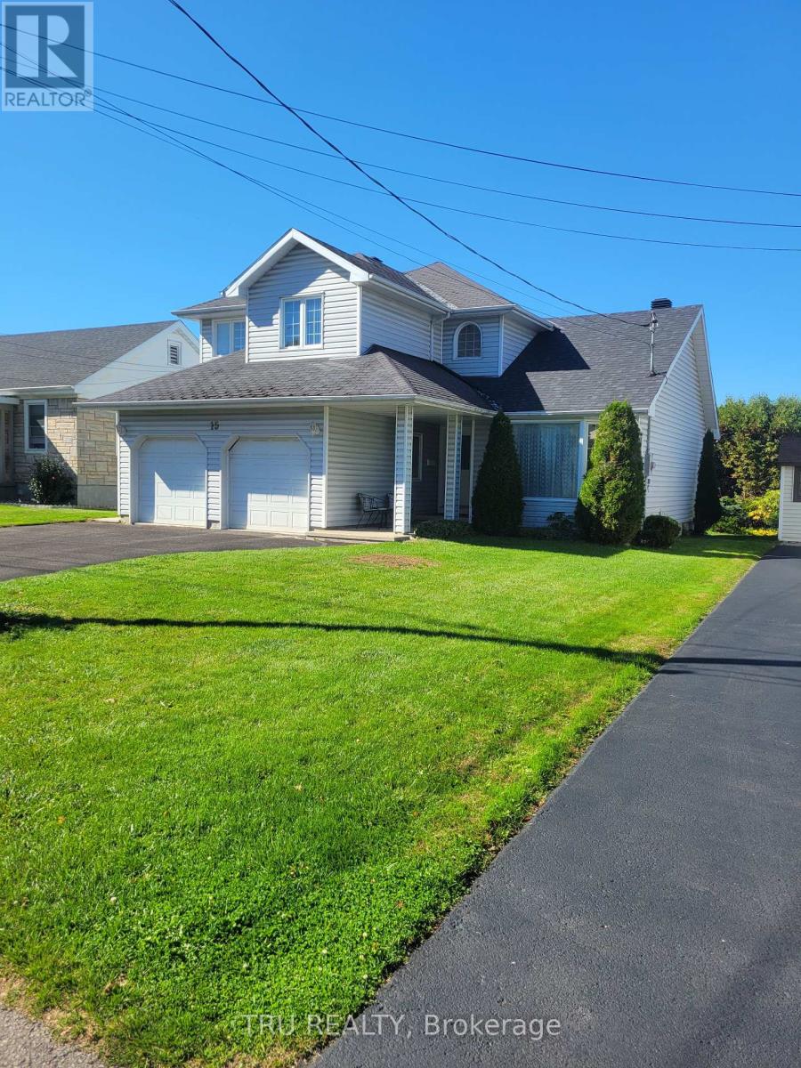 15 George Ave, Perth, ON K7H 2Y7