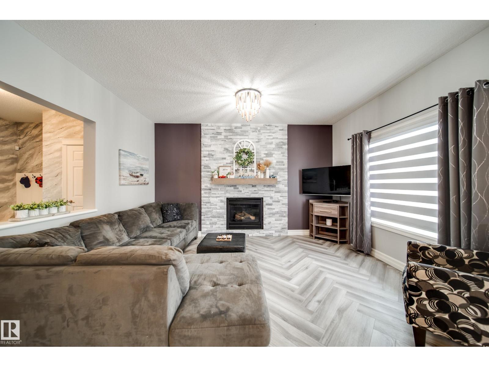 6 Av Sw Unit 5927, Edmonton, AB T6X 0G4