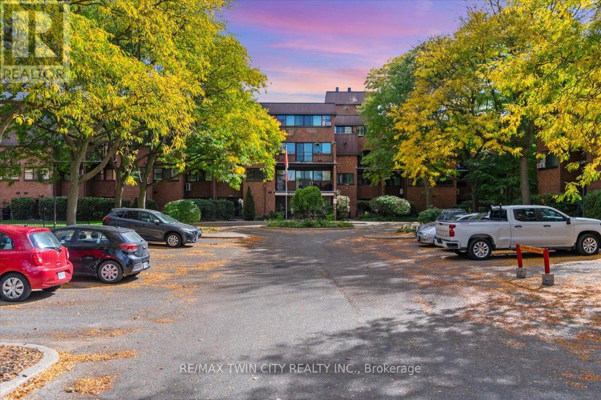358 36 Hayhurst Rd, Brantford, ON N3R 6Y9