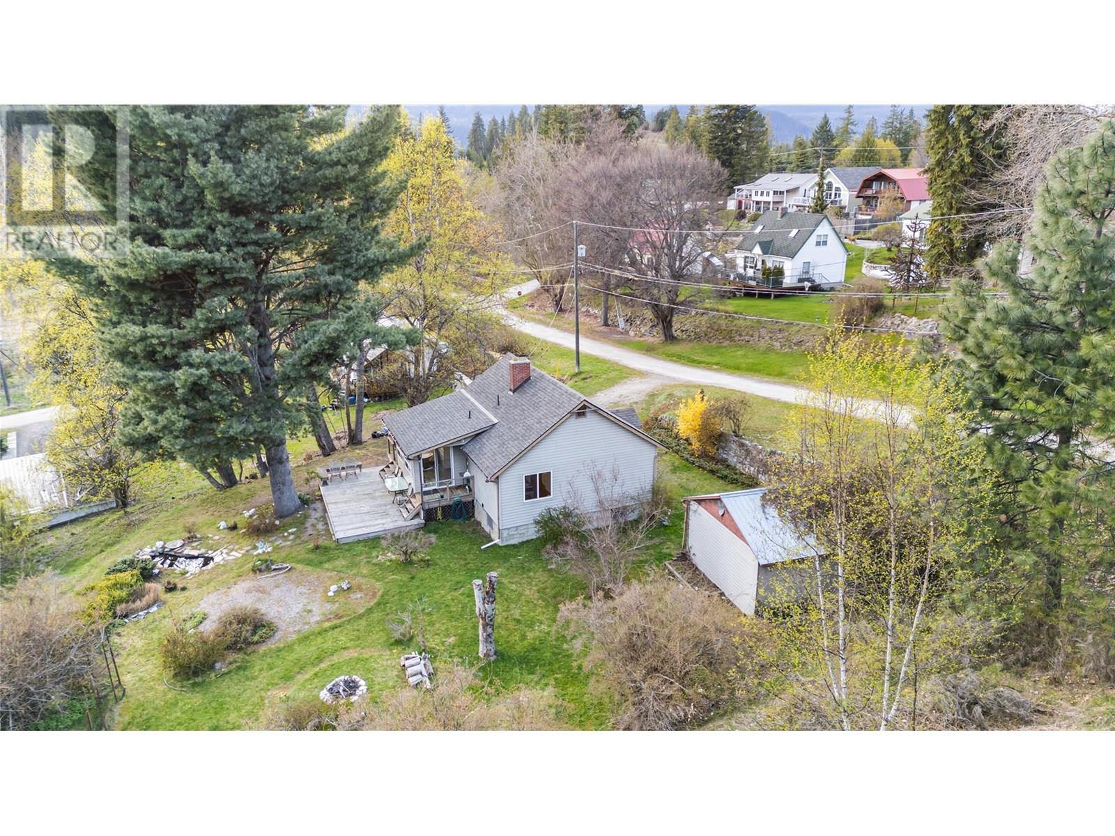 321 Golf View St, Riondel, BC V0B 2B0